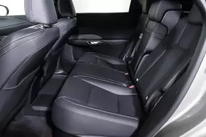 Lexus  16