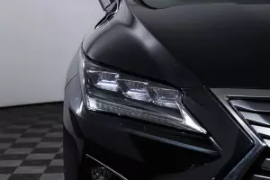 Lexus  8