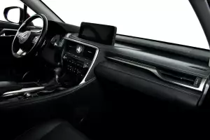Lexus  9