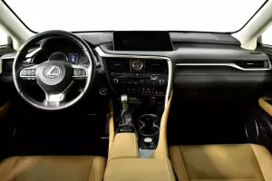 Lexus  8