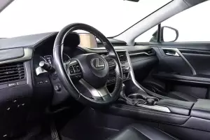 Lexus  9