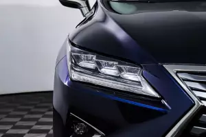 Lexus  8