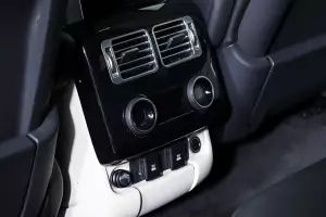 Land Rover  8