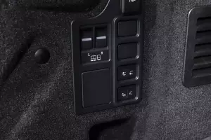 Land Rover  10