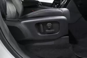 Land Rover  4