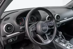 Audi  12