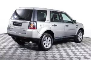 Land Rover  4