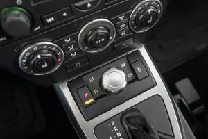 Land Rover  11