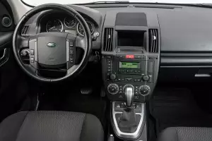 Land Rover  8
