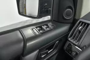 Land Rover  11