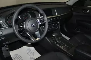 Kia  11