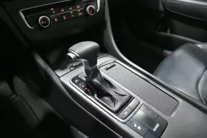 Kia  9