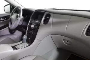 Infiniti  8