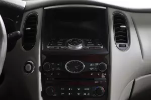 Infiniti  9