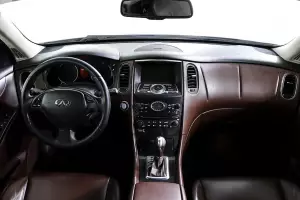 Infiniti  10
