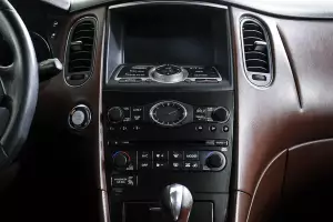 Infiniti  12