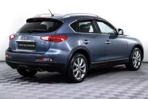 Infiniti  4