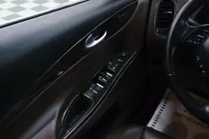 Infiniti  10