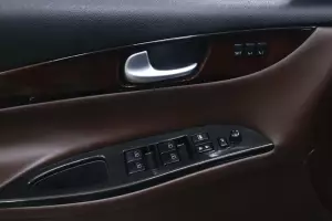 Infiniti  9