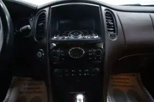 Infiniti  6