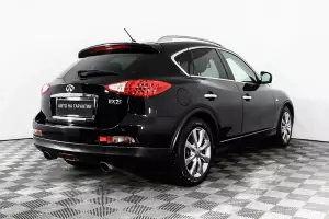 Infiniti  4