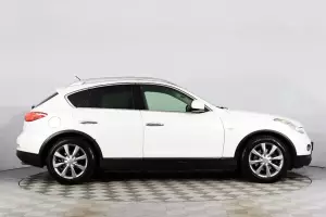 Infiniti  3