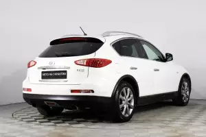 Infiniti  4