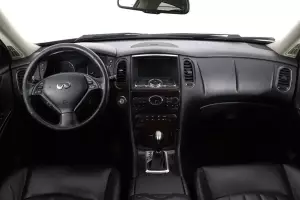 Infiniti  8