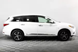 Infiniti  3