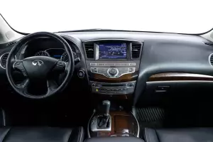 Infiniti  6