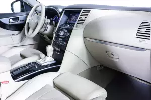 Infiniti  12