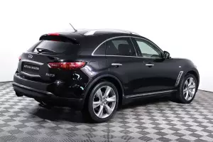 Infiniti  4