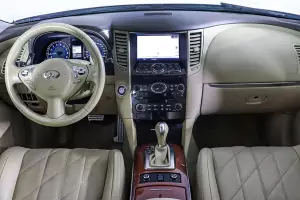 Infiniti  12