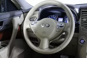 Infiniti  15