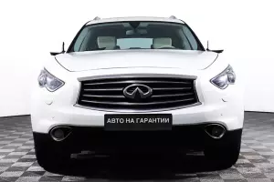 Infiniti  2