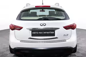 Infiniti  5