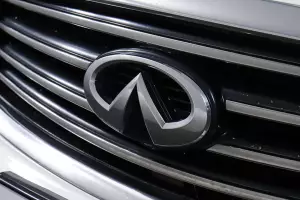 Infiniti  8
