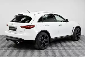 Infiniti  3