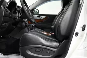 Infiniti  8