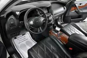 Infiniti  9