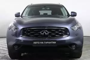 Infiniti  2