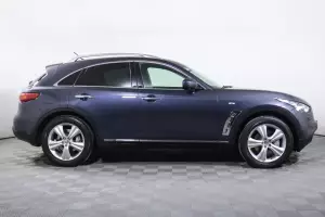 Infiniti  3
