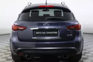 Infiniti  5