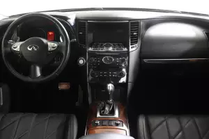 Infiniti  7