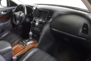 Infiniti  8