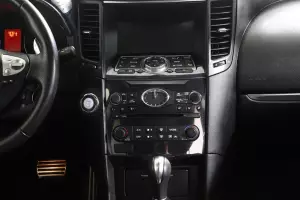 Infiniti  9