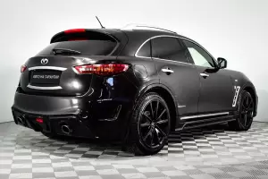 Infiniti  4