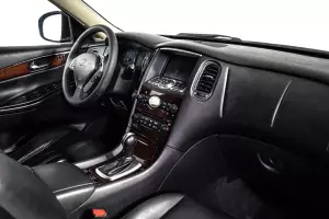 Infiniti  6