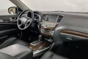 Infiniti  4