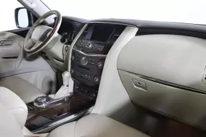 Infiniti  8
